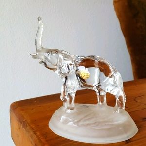 Crystal d'Arques 6" Elephant *Tiny Chip Trunk